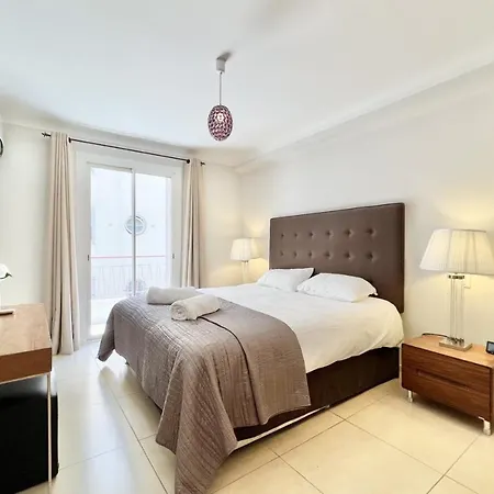Lejlighed Luxury - Nice 2 Bedroom In Center Of