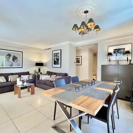 Lejlighed Luxury - Nice 2 Bedroom In Center Of