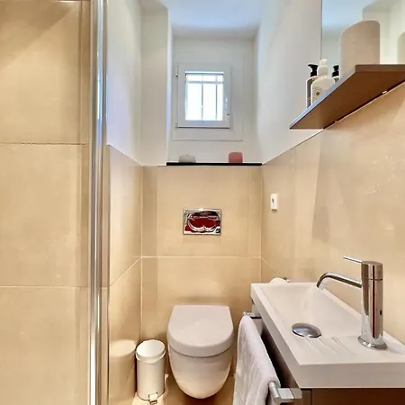 Luxury - Nice 2 Bedroom In Center Of *